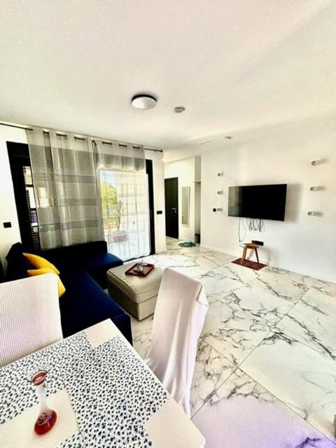 Vila Lova- Luxury Apartments Roquetas de Mar Bagian luar foto